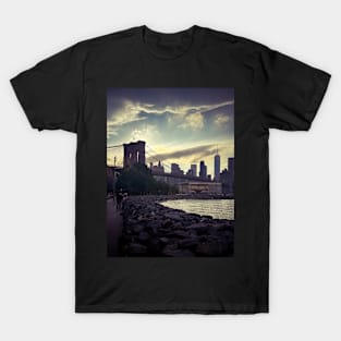 Brooklyn Bridge Manhattan Skyline Dumbo Brooklyn NYC T-Shirt